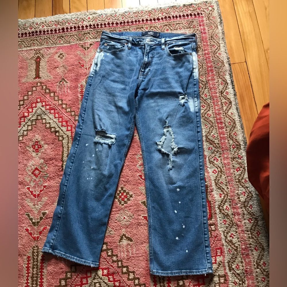 Hollister | men’s distressed vintage style relaxed straight leg jeans | 32 x 30
